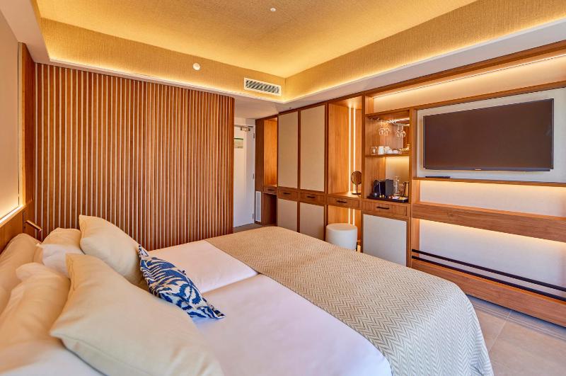 Double or Twin Room with Side Sea View image 1