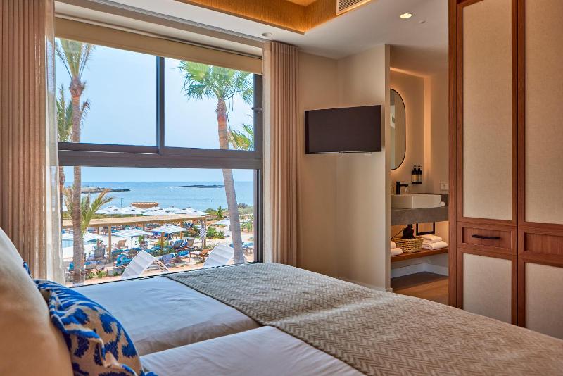 Suite with Sea View image 1
