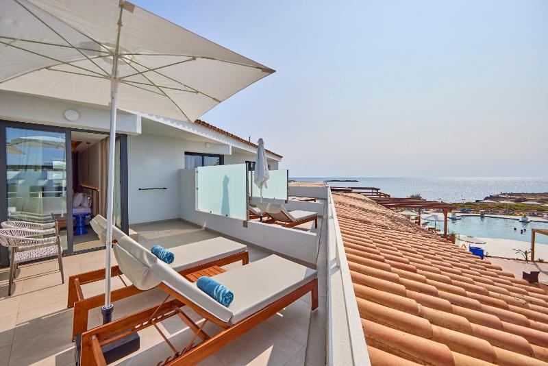 Junior Suite with Side Sea View image 1