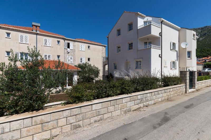 One Bedroom Apartment with Balcony image 4