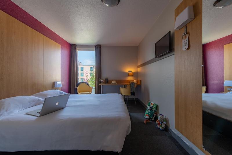 Quadruple Room image 4