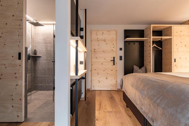 Standard Double Room image 3