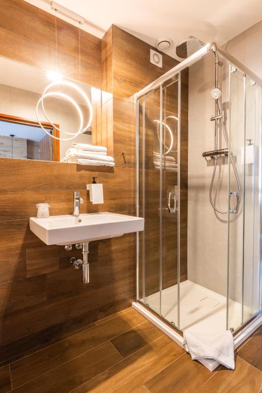 Deluxe Double Room with Balcony image 4