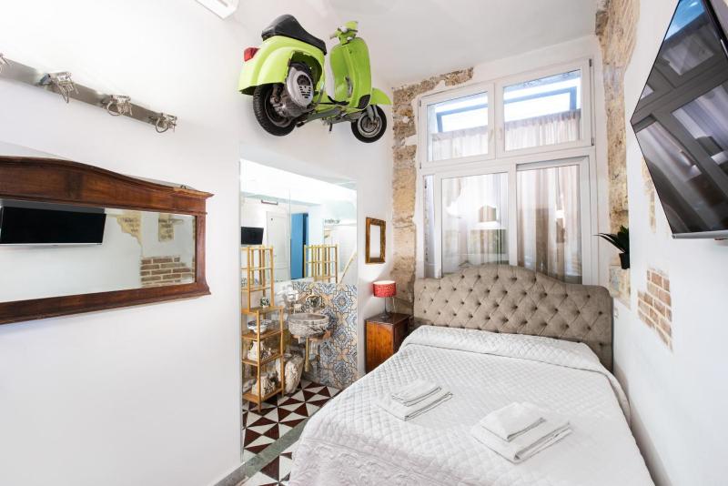 Economy Double Room (1 Adult) image 2