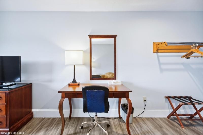 Standard Double Room image 3