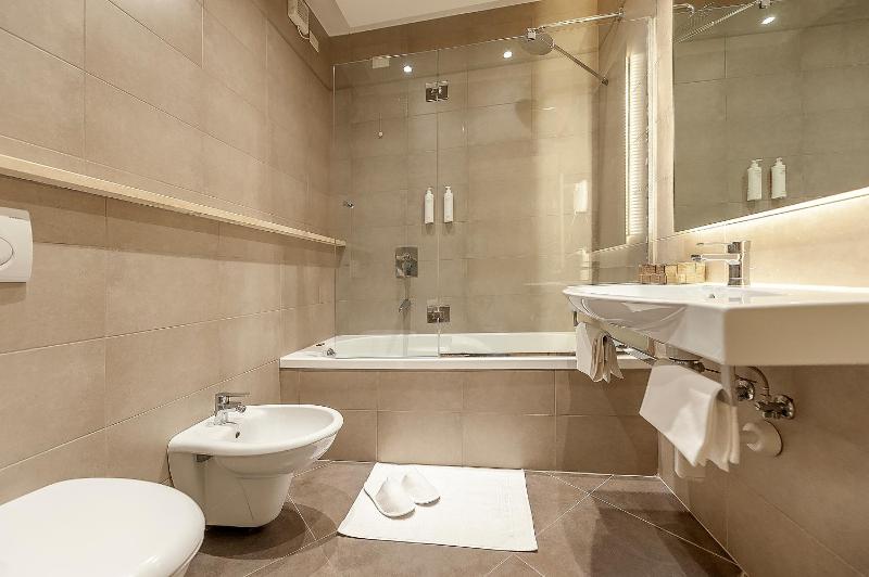 Standard Double or Twin Room image 3