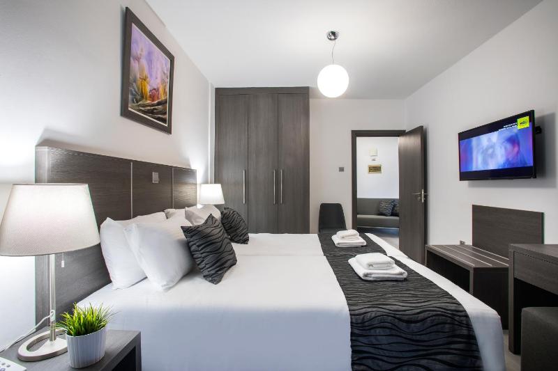 Superior One-Bedroom Apartment image 4