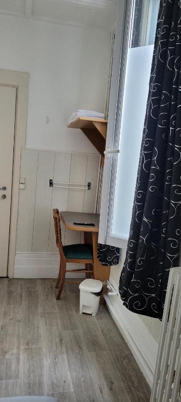 Double Room with Shared Bathroom and Toilet image 4