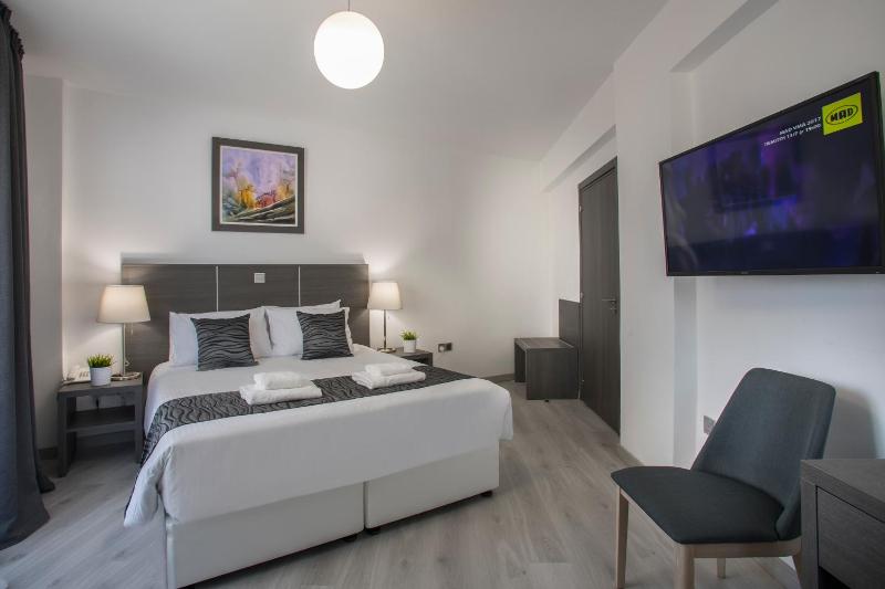 Superior One-Bedroom Apartment image 3