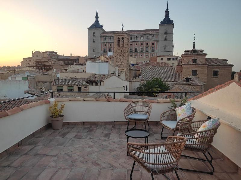 Casa con patio Toledano y terraza con vistas Images