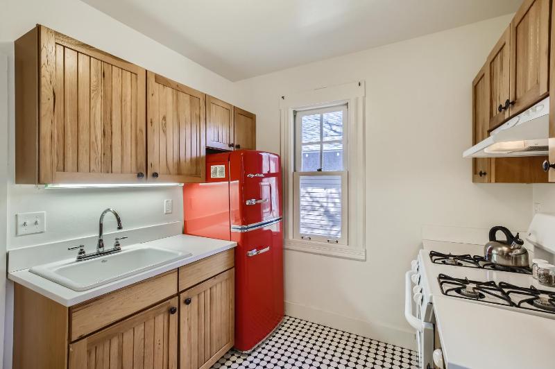 One-Bedroom Cottage image 4