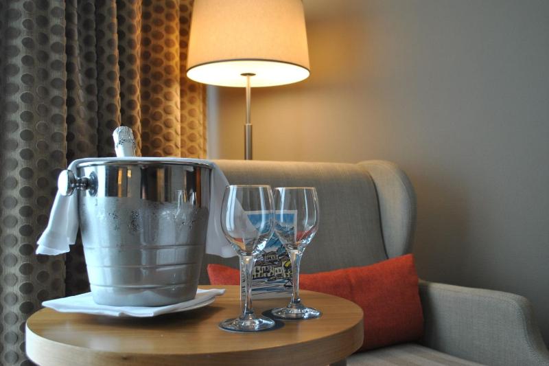 Deluxe King Room image 4