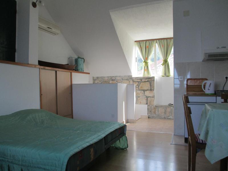 Studio Apartment with Sea View image 3