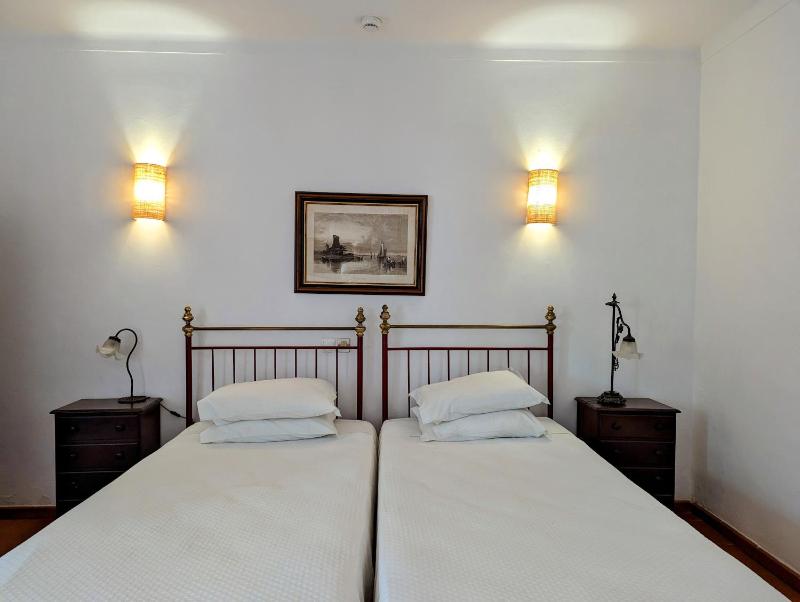 Twin Room with Extra Bed image 3