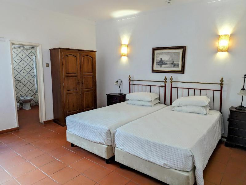 Twin Room with Extra Bed image 1