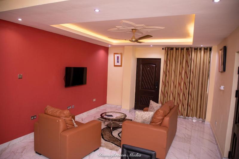 Deluxe 1 Bed Apartment - Wifi Airon Parking - image 16