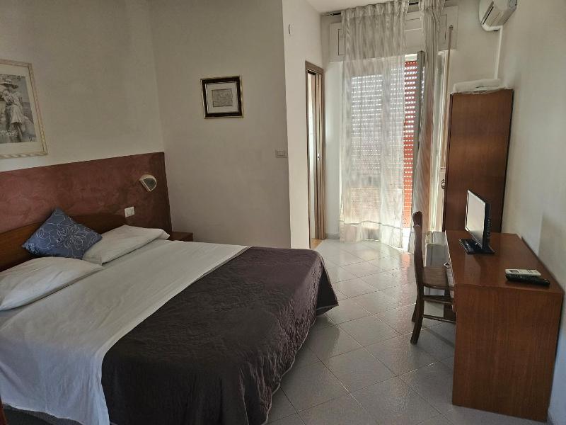Double or Twin Room image 4