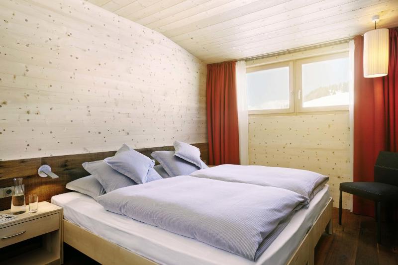 Deluxe Double or Twin Room with Garden View image 4