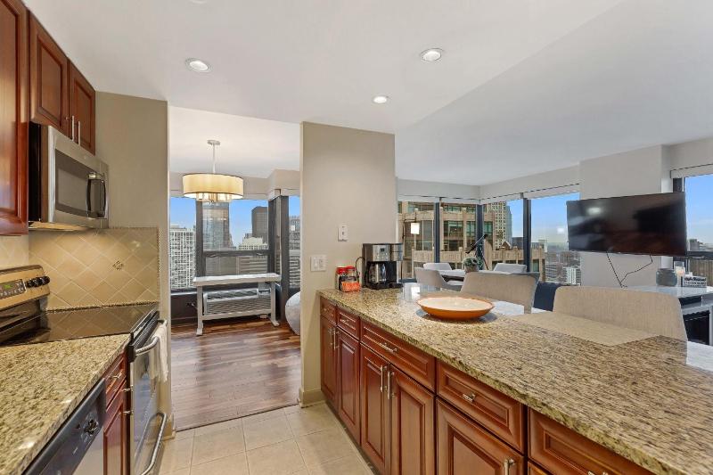 2bd River North Condo with Million Dollar Views! condo - image 7