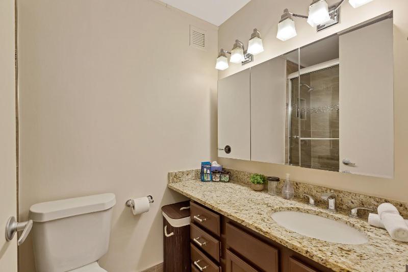 2bd River North Condo with Million Dollar Views! condo - image 9