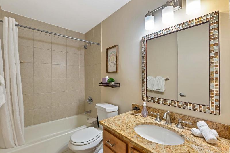 2bd River North Condo with Million Dollar Views! condo - image 2