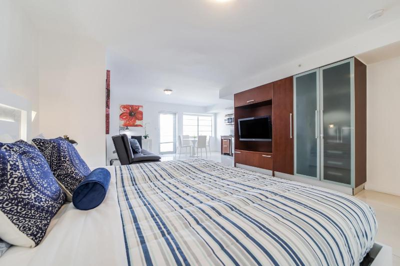 Strand Ocean Drive Suites - image 7