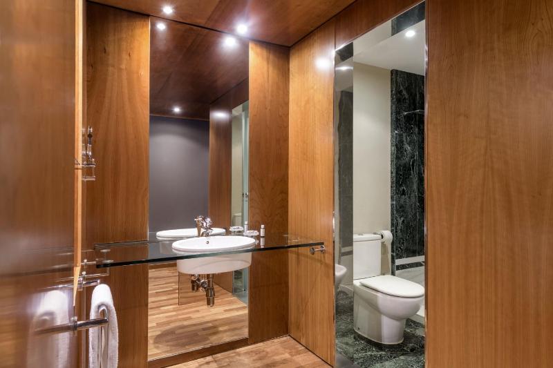 Superior Triple Room image 3