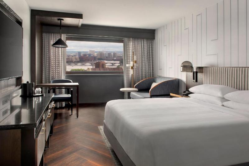 King Room with River View image 2