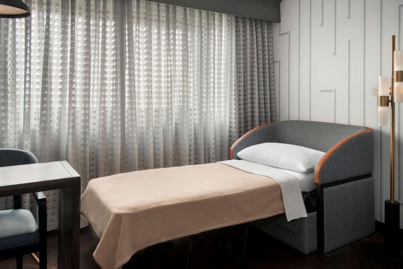 King Room with River View image 4