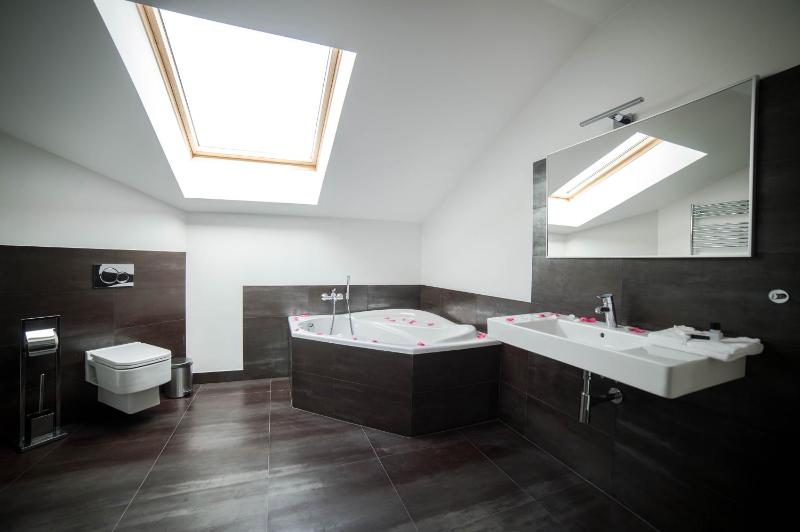 Deluxe Quadruple Room image 4