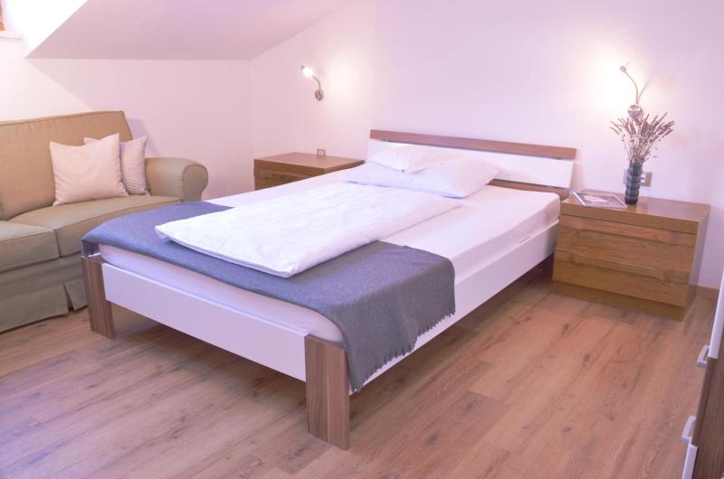 Standard Single Room - Attic image 2