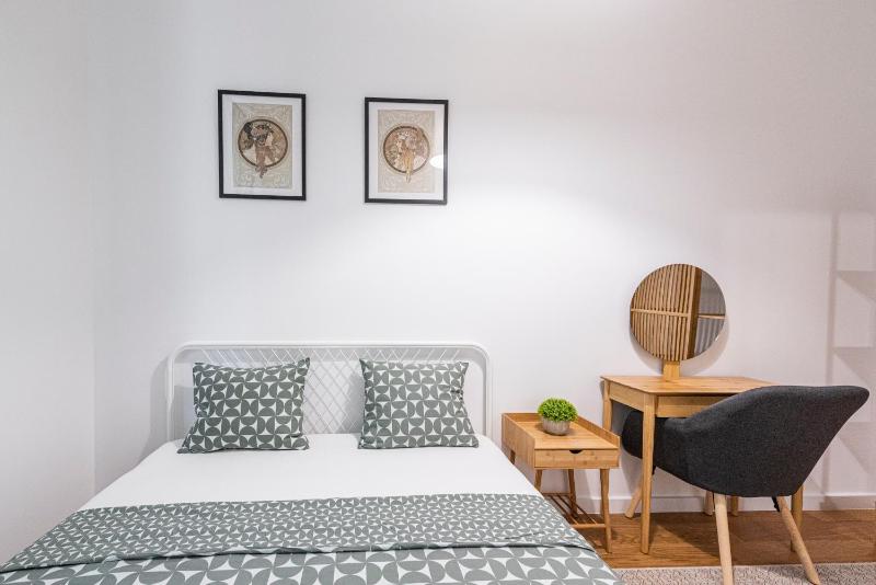 VERTIGO One Bedroom apartment - Free private parking-Fast Wi-Fi - image 2