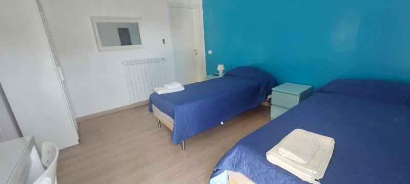 Deluxe Double Room with Balcony image 2