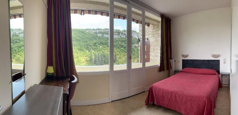 Standard Double Room image 3