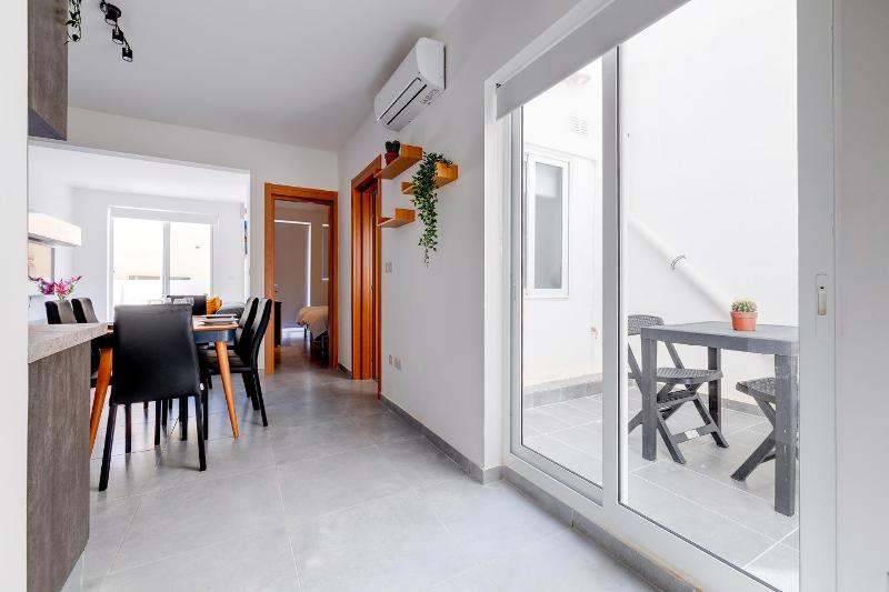 Central Sliema 3-Bedroom Retreat by Buena Vista - image 6