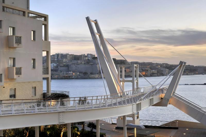 Stunning 2BR Holiday Penthouse in Central Sliema by Buena Vista - image 8