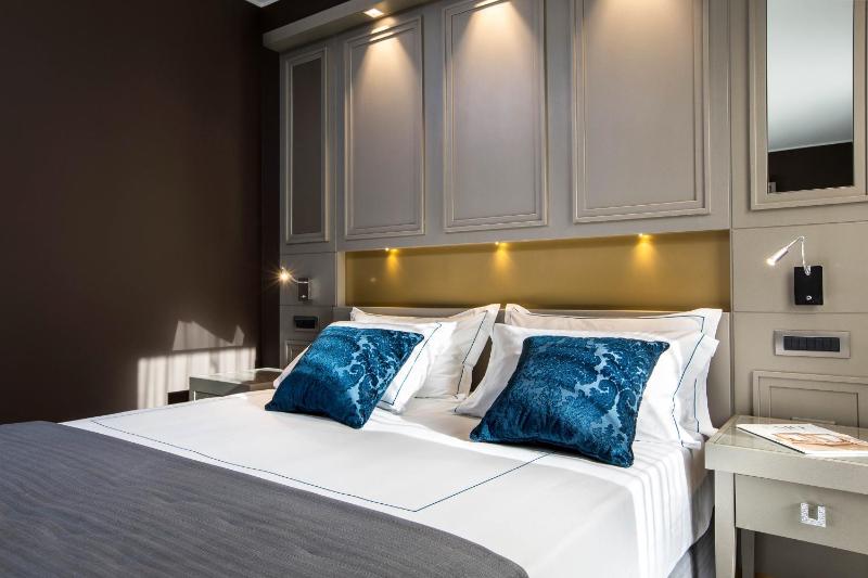 Classic Double Room image 3