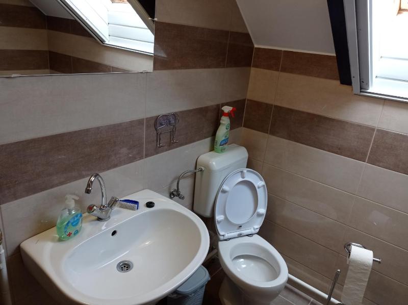 Triple Room with Shared Bathroom image 4