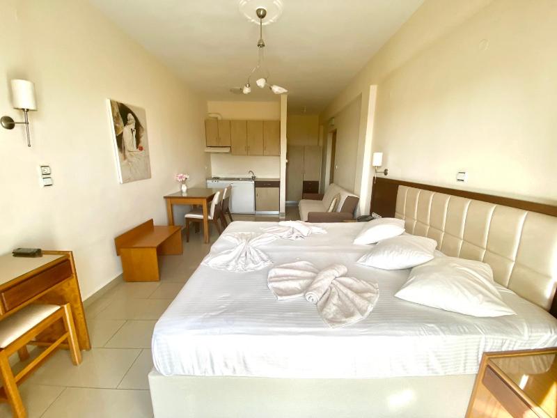 Studio with Sea View (2 Adults) image 3