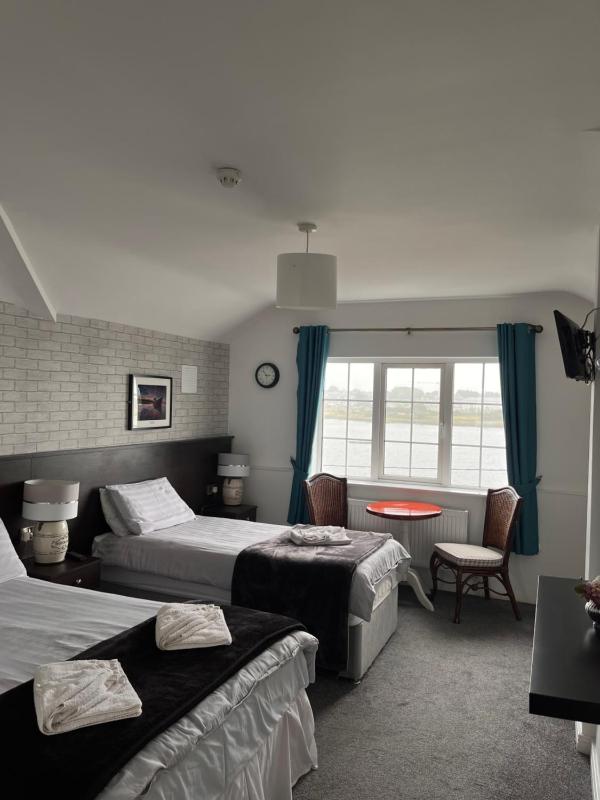 Family Room with Sea View image 1