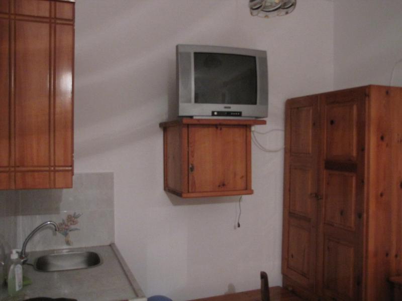 Studio with Balcony (5 Adults)  image 4