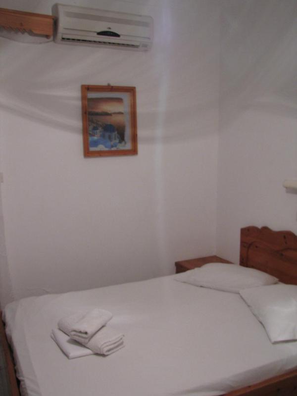 Studio with Balcony (5 Adults)  image 3
