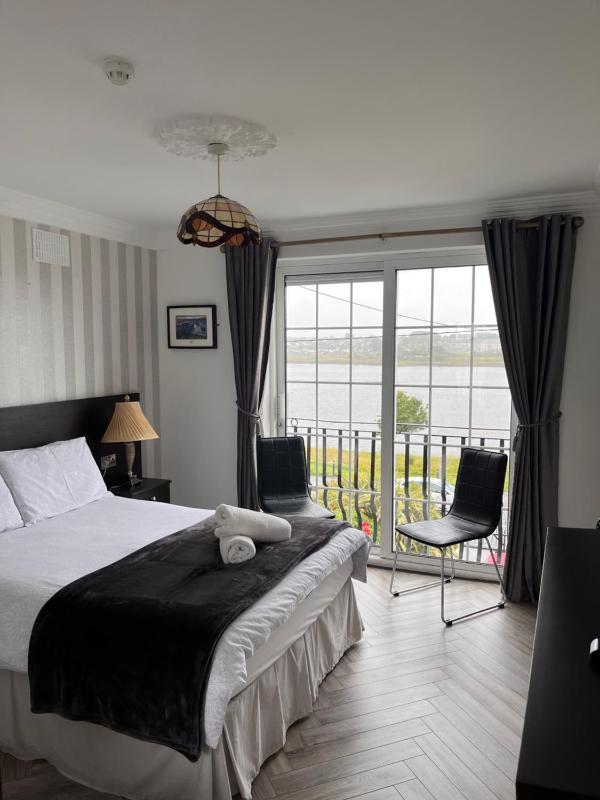 Double Room with Sea View image 1