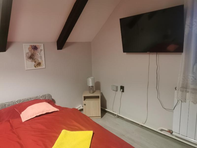 Double Room with Shared Bathroom image 2