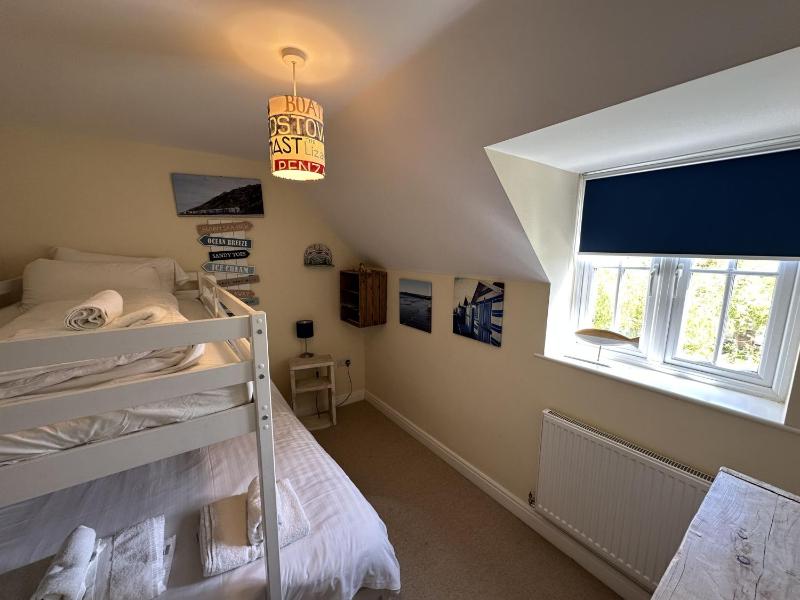 Shell Cottage - Part of the The Bay Filey Holiday Village with pool gym and direct beach access pub restaurant tennis and meadows walks - image 8