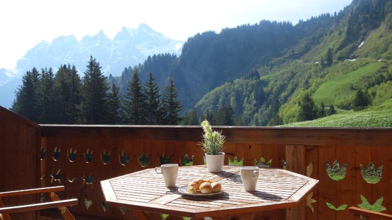 Double Room with Balcony and Mountain View image 4