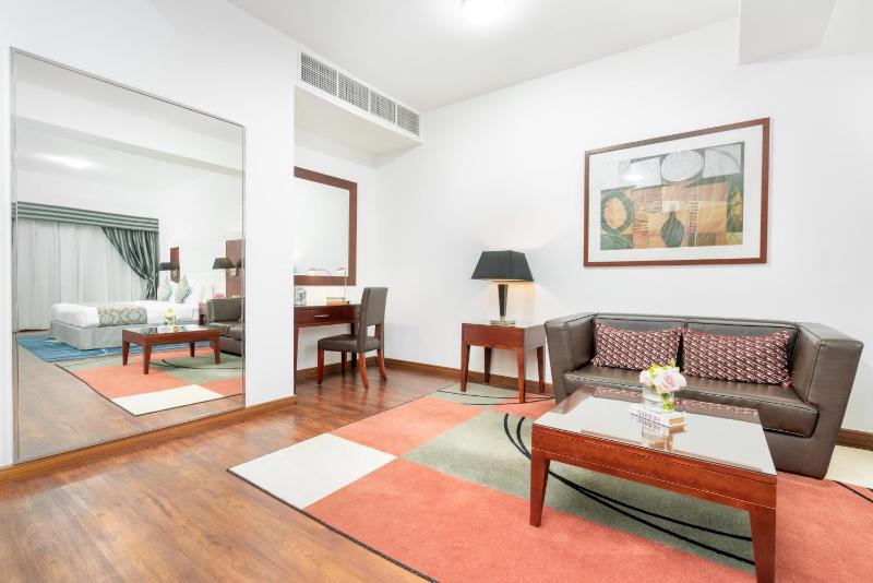 Deluxe King Room image 1