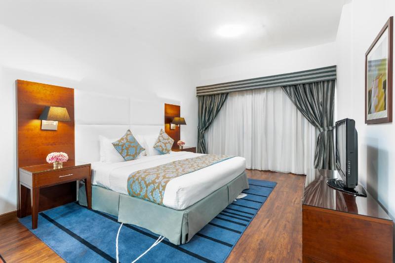 Deluxe King Room image 4