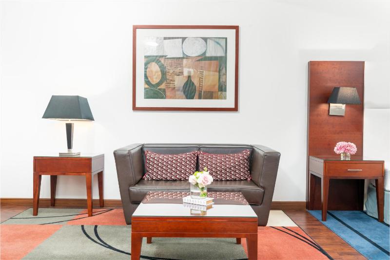 Deluxe King Room image 3