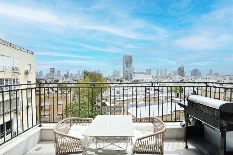 Pleasant 2BR with Mamad and Balcony by Holyguest - image 12